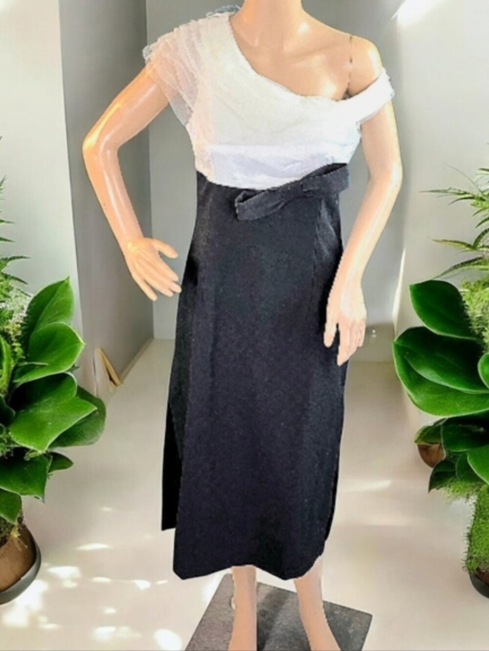Metisu Black & White Contrast Prom Dress With Bowknot Accent NWT